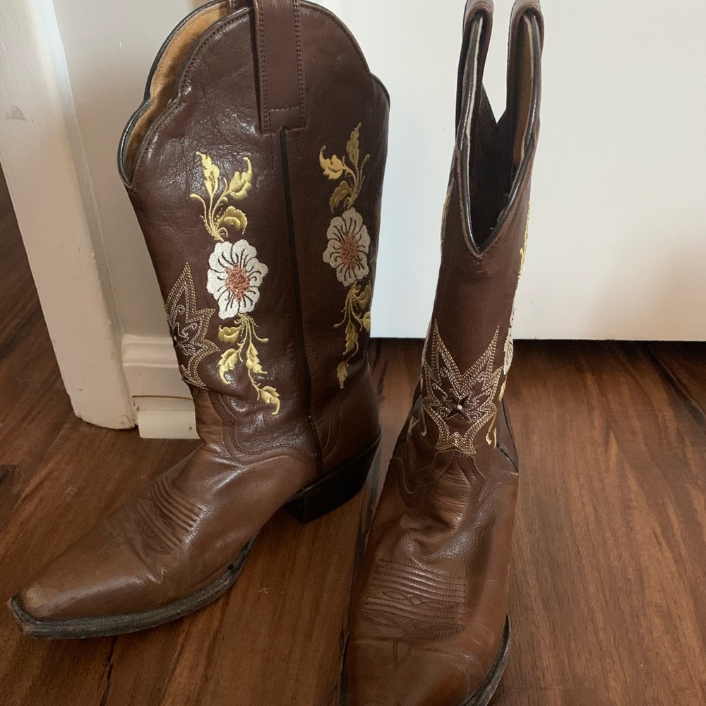 Embroidered Brown Cowboy Boots